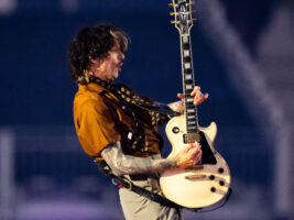 Justin-Hawkins-new-hero402000x1500