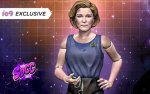 SDCC-2025-nacelle-star-trek-captain-janeway-figure