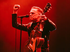 bryan-adams402000x1500