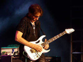 steve-vai402000x1500