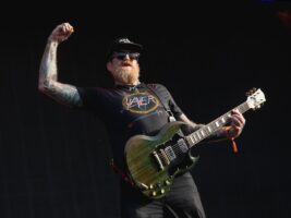 Brent-Hinds-Mastodon402000x1500
