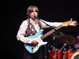 Eric-Johnson402000x1500