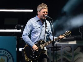 Noel-Gallagher-Gibson-Les-Paul402000x1500