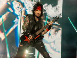 Nikki-Sixx-Motley-Crue402000x1500