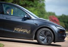 Key Tesla Investor Says It Will Be Voting Against Making Elon Musk a Trillionaire