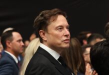 Tesla Shareholders Decide Elon Musk Should Be the World’s First Trillionaire