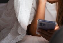 Nightly Smartphone Use at Bedtime Isn’t as Bad as You Think, Study Suggests