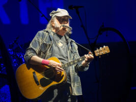 neil-young402000x1500