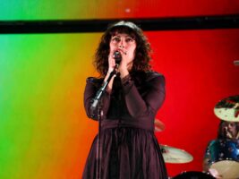 Violet-Grohl402000x1500