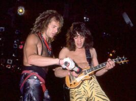 David-Lee-Roth-Eddie-Van-Halen402000x1500