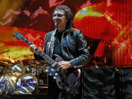 tony-iommi402000x1500