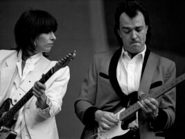 Chrissie-Hynde-Robbie-McIntosh-hero402000x1500