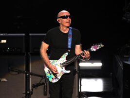 Joe-Satriani402000x1500