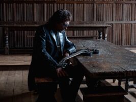 Tony-Iommi-hero402000x1500
