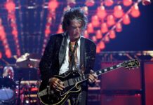 Joe Perry is still hoping to buy back a red Höfner guitar that he regrets selling: “I saw a kid holding that guitar out for me to sign it… I regret having lost that”