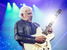 Alex-Lifeson-Rush402000x1500