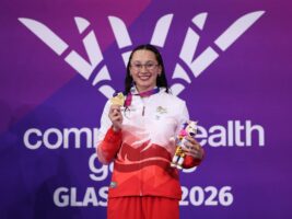 Alice-Tai-with-her-pick-shaped-Commonwealth-Gold-Medal