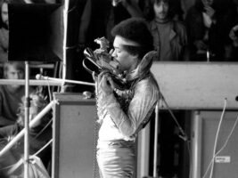 Jimi-Hendrix-hero402000x1500