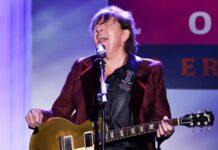 Richie Sambora says players should spend more time with their guitar than girls: “If you really look at a shape of a guitar, it’s really like a woman”