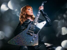 lzzy-hale-epiphone-explorer-custom402000x1500