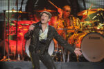 “There should be a star in front of three clubs in Hollywood where we practiced Brazilian jiu-jitsu over the set list!”: David Lee Roth jokes about his tumultuous relationship with Alex Van Halen