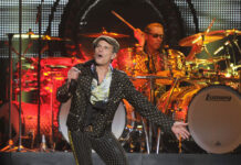 “There should be a star in front of three clubs in Hollywood where we practiced Brazilian jiu-jitsu over the set list!”: David Lee Roth jokes about his tumultuous relationship with Alex Van Halen