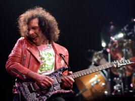 Joe-Satriani-1990-credit-Clayton-Call-Redferns-Getty402000x1500