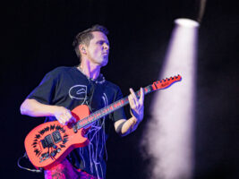 Matt-Bellamy-hero402000x1500