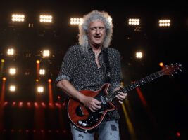 Queen-Brian-May402000x1500