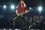 Phil X explains the things that “scream fake” when he hears someone using a digital guitar amp: “Violence is hard to replicate with the modeller”
