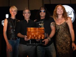 slash-les-paul-spirit-award402000x1500